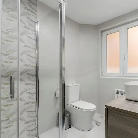 Lujo Parking, Proyector, Maquinita Y Patinetes Οβιέδο